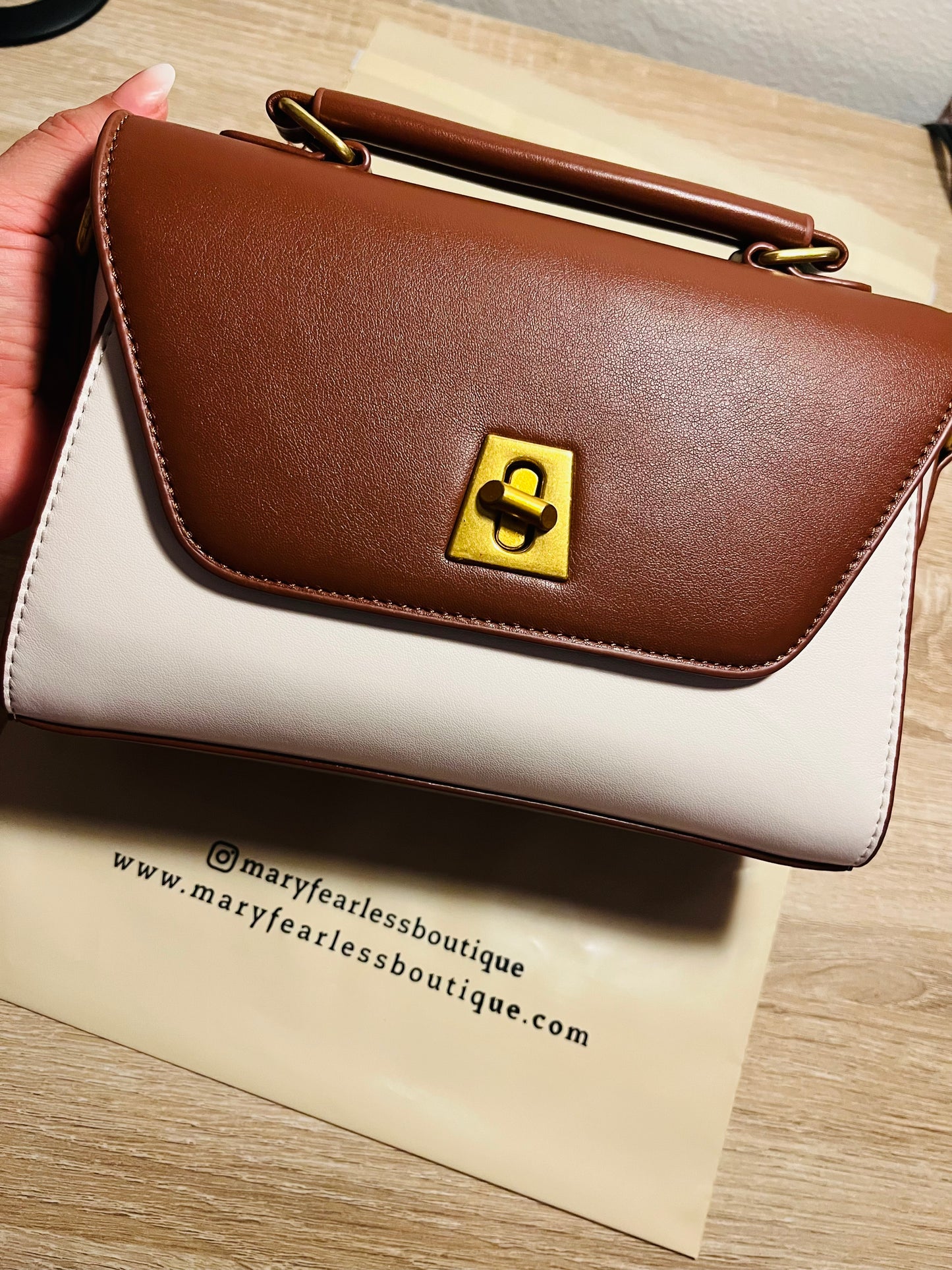 Elegancia Clásica 👝✨