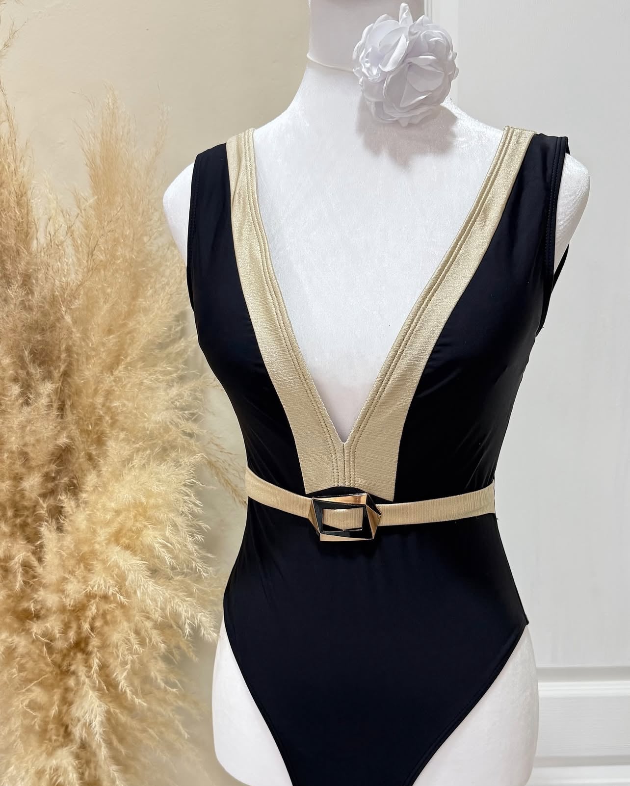 Elegancia Dorada Swimsuit✨